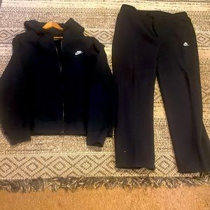 Nike Fleece Sweatshirt & Pants XL lightly used very good condition.